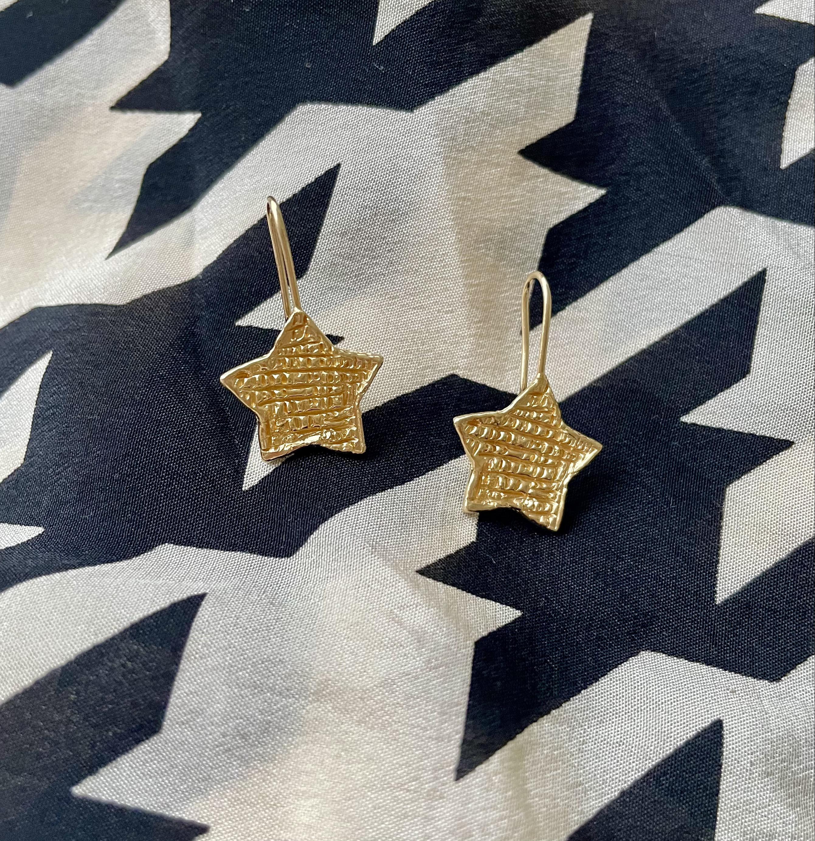 星のピアス (ワッフル・ゴールド)