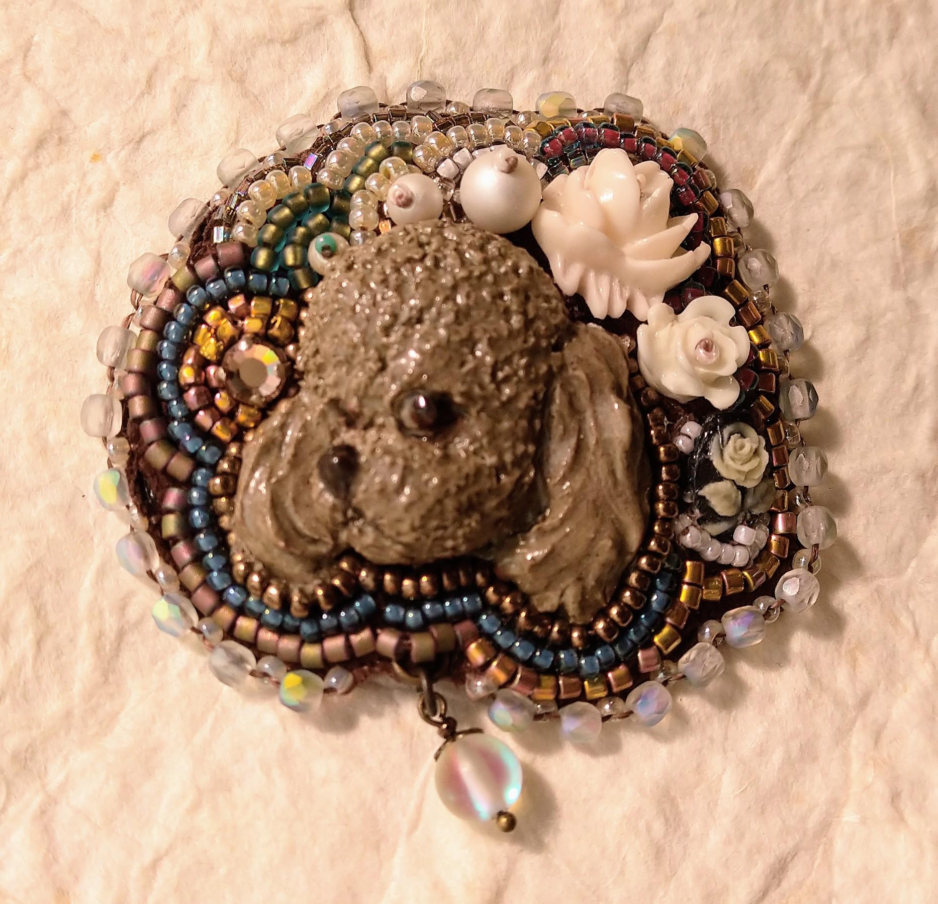 価格改定　トイプードル　ビーズ刺繍ブローチ