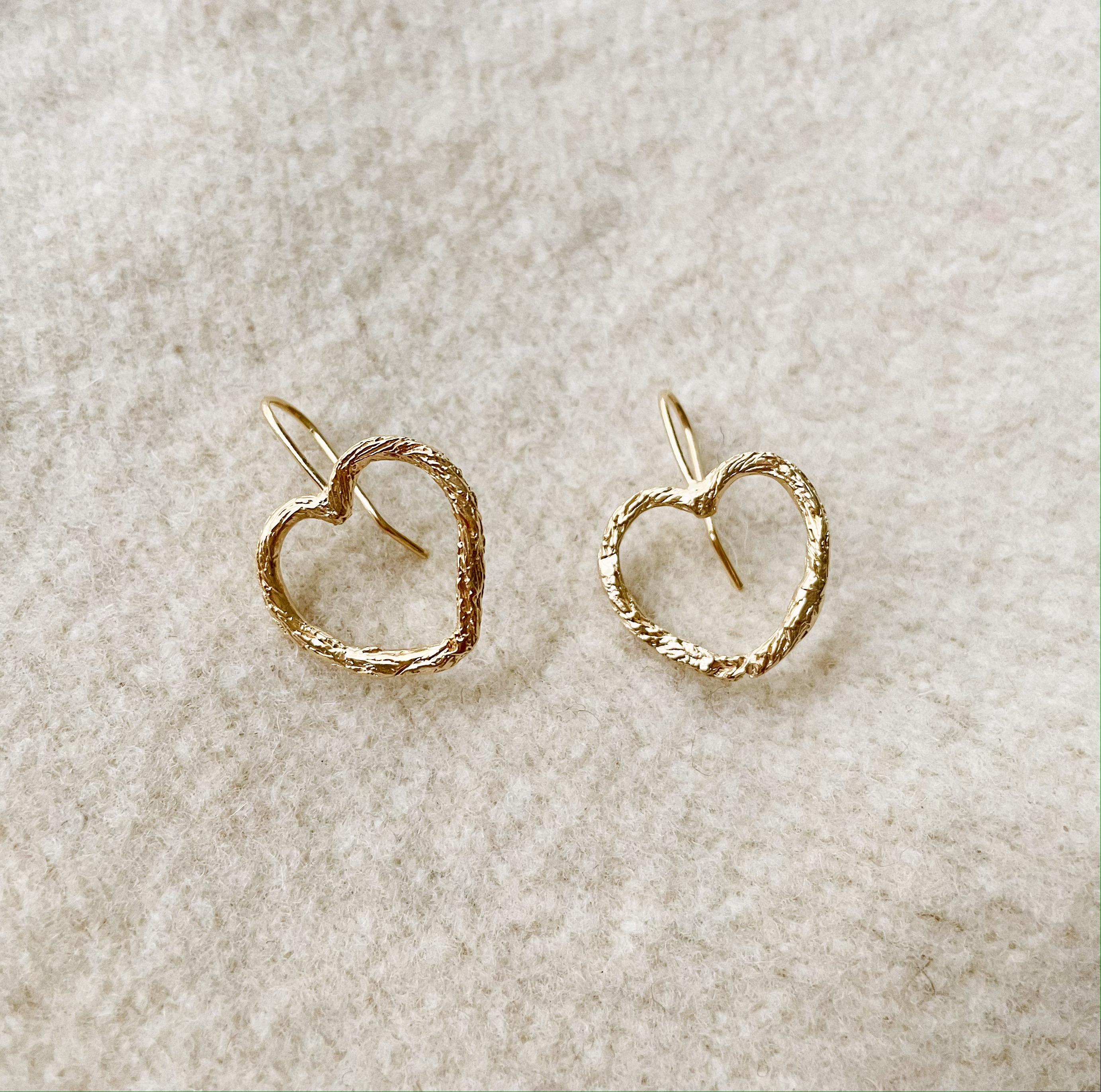 ハートのピアス (ライン・ゴールド)