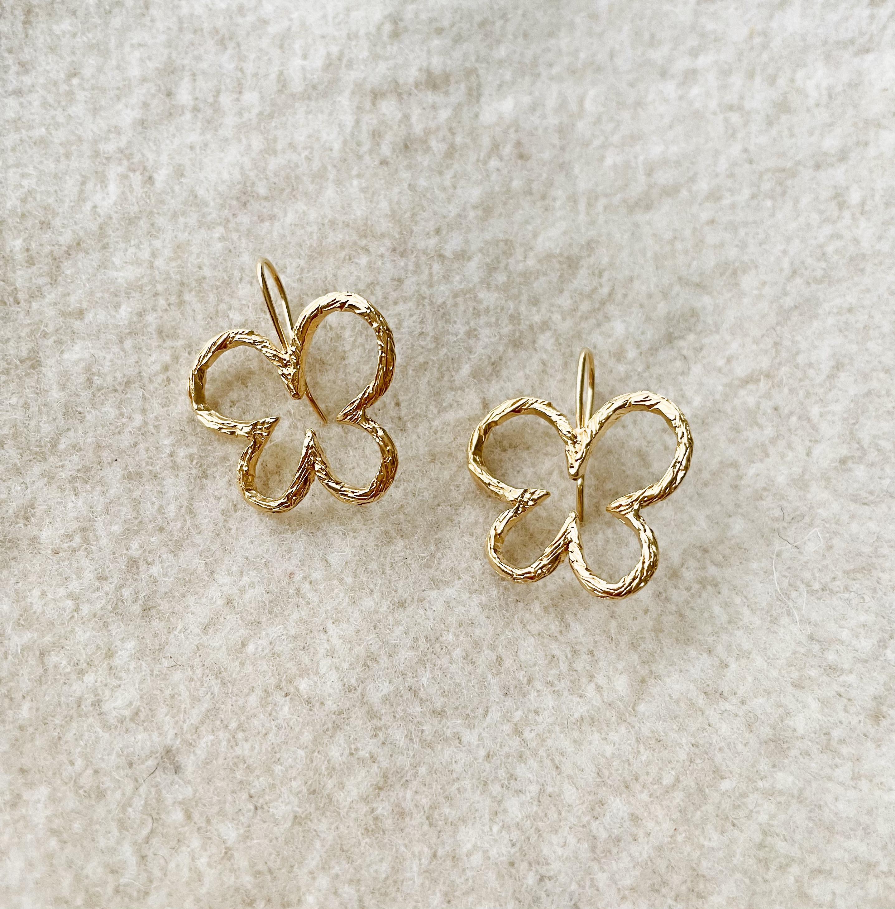 リボンのピアス (ライン・ゴールド)