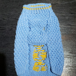 犬服♪ブルーデージーカラーのアラン模様2色編み込みの手編みセーター(エル・ウエーブオリジナル) 2枚目の画像