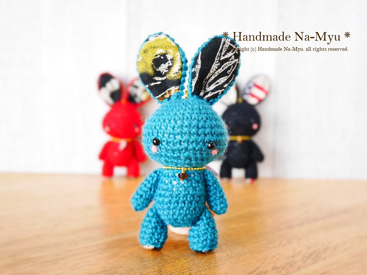 ☆即日発送☆fabric&wool☆ ウサギちゃん（青緑）立ち姿・約11cm
