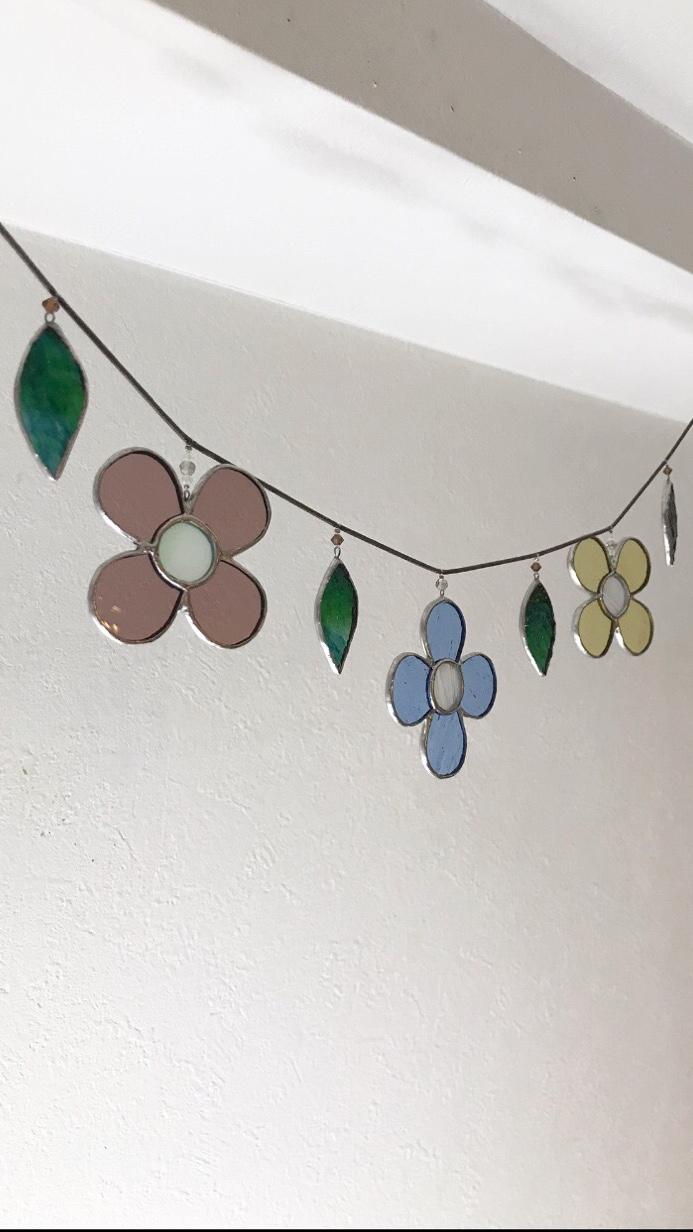 ステンドグラスのお花のガーランド