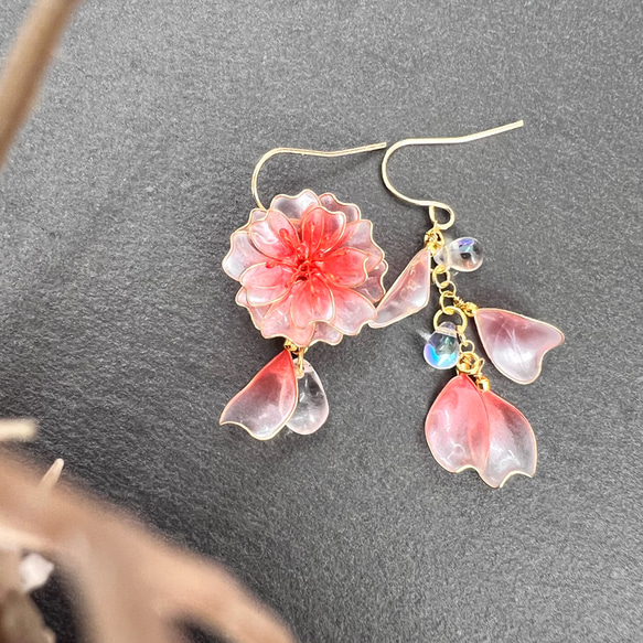 紅桜 アシンメトリーピアス(各種金具変更有) お呼ばれ デート お花 
