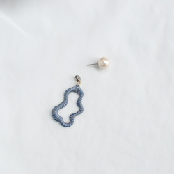 uneune 棉質珍珠刺繡耳環 [米色、卡其色、海軍藍] 第4張的照片