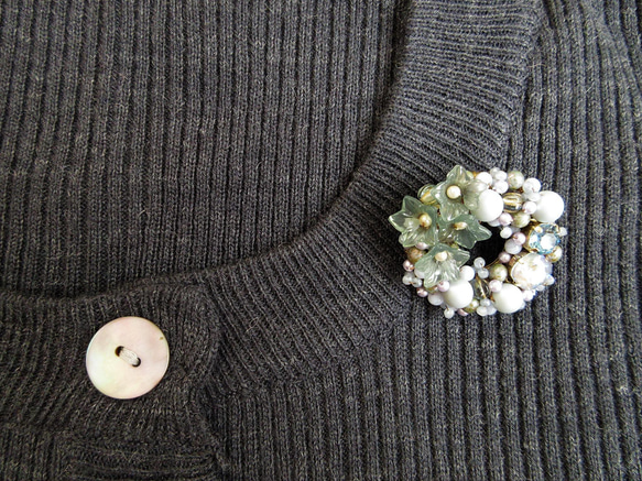 SALE 寒色系のお花ブローチ（K1082) 4枚目の画像