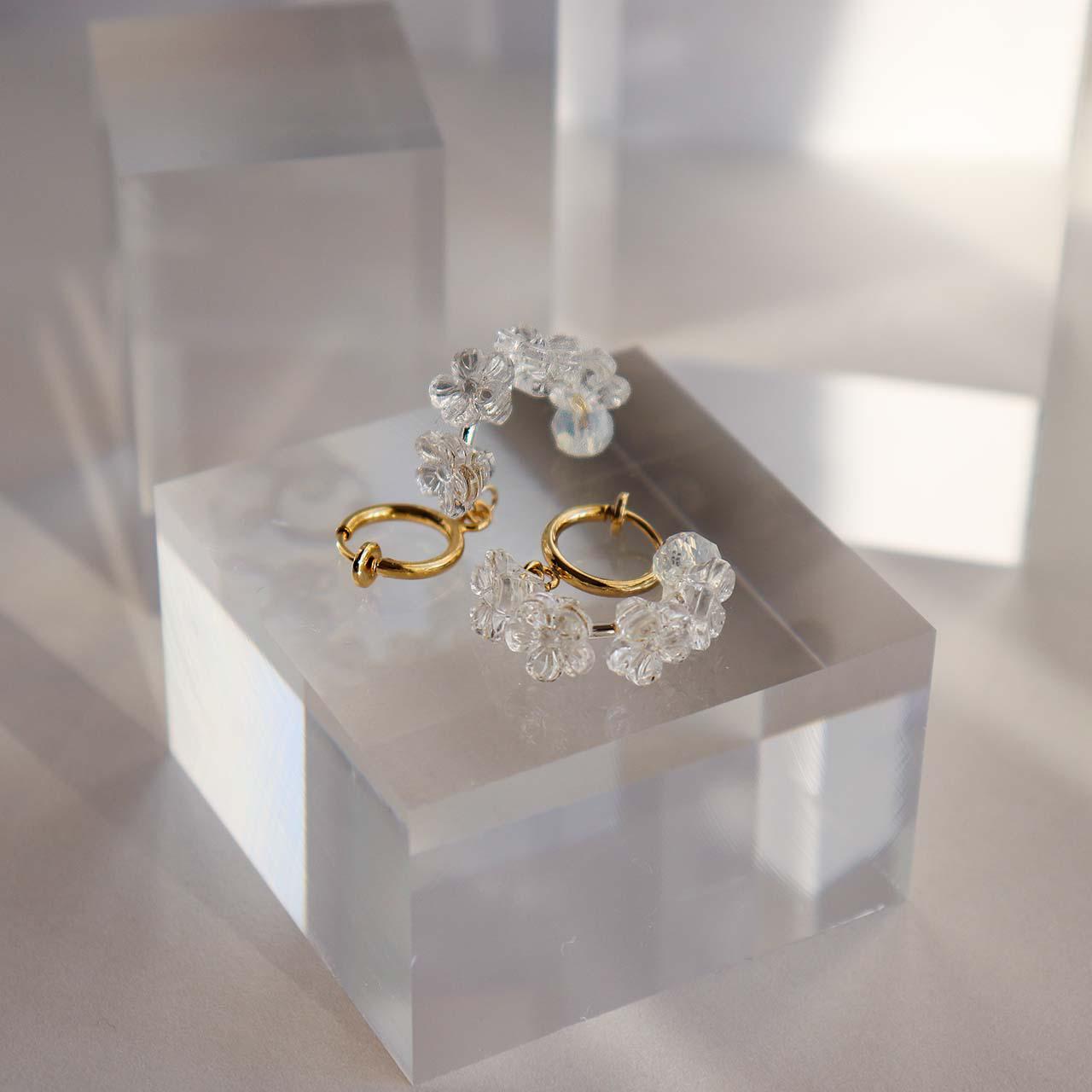 .007_ hoop earring　フープイヤリング/アクリルフラワー/ゴールド