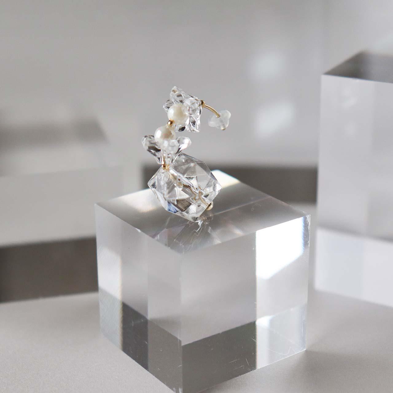 .004_ motif pierce　ピアス/アクリルフラワー/パール・/ゴールド