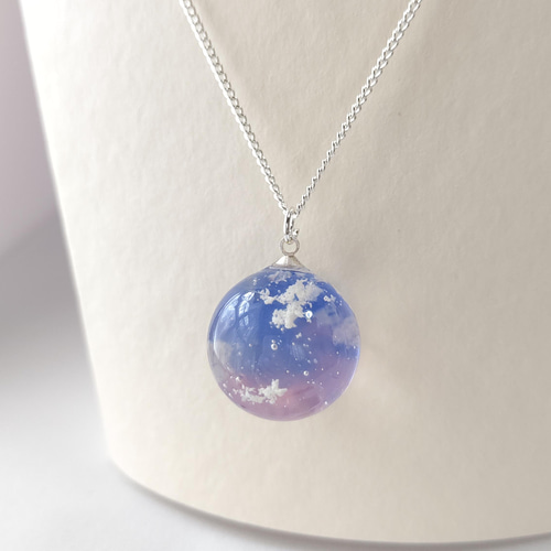 No.689 幻想 球体　ネックレス　レジン　雲 レジンアート No.689 幻想 球体 ネックレス レジン 雲 レジンアート