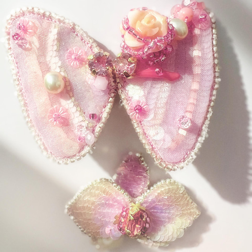 桜貝の蝶 オートクチュール刺繍ブローチ ブローチ レ•ビジュエン