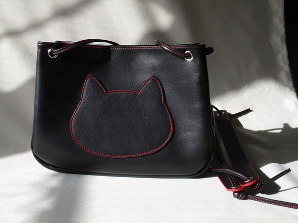 ネコのショルダーバッグ（本革）黒 2枚目の画像