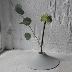 水泥花瓶 | 扁身弧形 | 連試管 | 淺灰色 及 深灰色 | 可放乾花或鮮花 第4張的照片