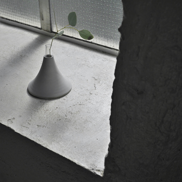 水泥花瓶 | 高身弧形 | 連試管 | 淺灰色 及 深灰色 | 可放乾花或鮮花 第6張的照片