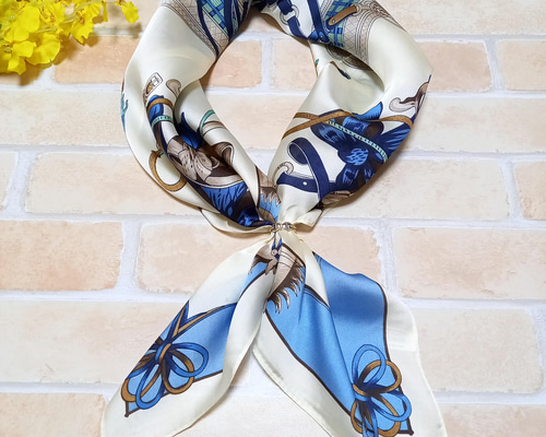 騎士と馬のデザイン大判スカーフ 大判スカーフ 絹100% 騎士と馬デザイン - メルカリ