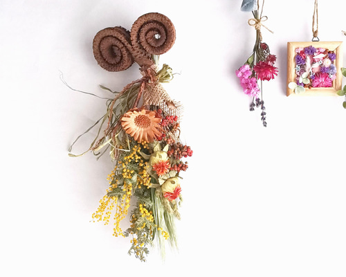 ミモザと羊の角 斜め掛けにもできるスワッグ スワッグ 花番 HANATUGAI