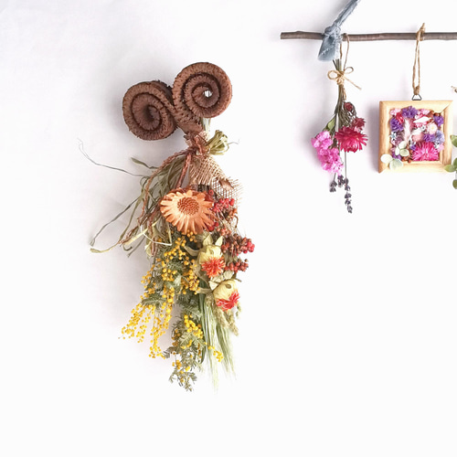 ミモザと羊の角 斜め掛けにもできるスワッグ スワッグ 花番 HANATUGAI