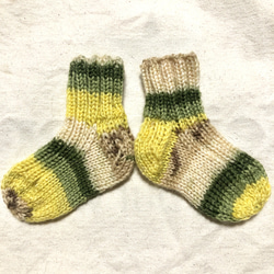 ベビーソックス　9センチ　手編み　赤ちゃんの靴下　ソックヤーン 3枚目の画像