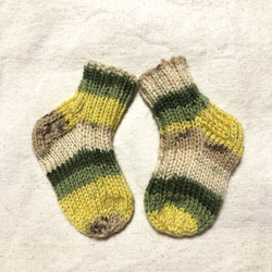 ベビーソックス　9センチ　手編み　赤ちゃんの靴下　ソックヤーン 2枚目の画像