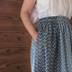 [夏物バーゲン]花柄刺繍のたっぷりギャザースカート(丈73cm) 3枚目の画像
