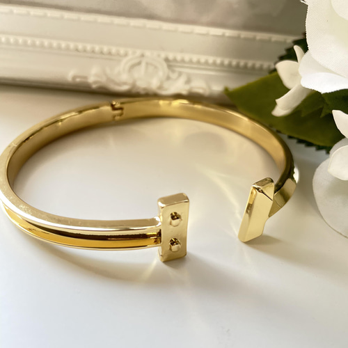 ブレスレットバングルカラーゴールドTデザインSWAROVSKI