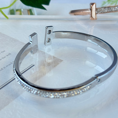 Tデザイン バングル ブレスレット swarovski グルーデコ
