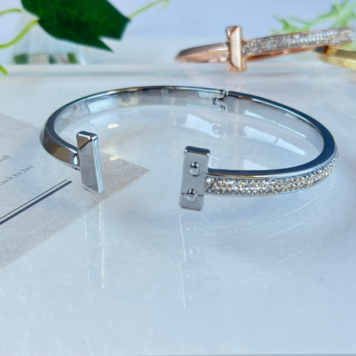 SWAROVSKI/正規品・関税・配送込/ SWAN バングル ブレスレット 高品質の激安 Rows Twist スワロフスキー Swarovski クリスタル