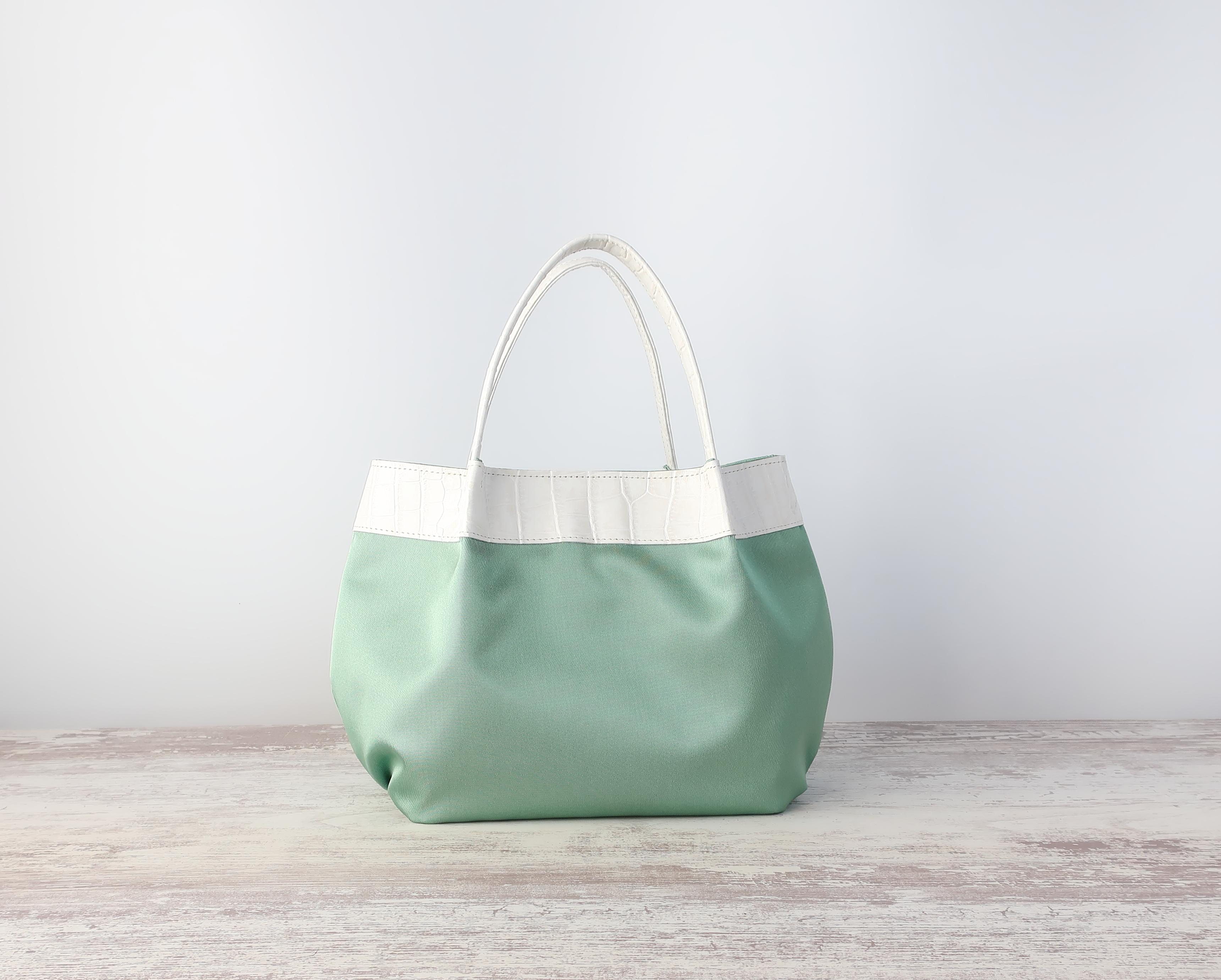 ふんわりタックライト（SS)☆彡ペールグリーン・受注製作・軽量・ナイロン×レザー