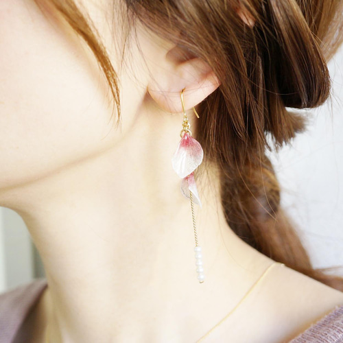 揺れる桜jewelryピアス/イヤリング ピアス(フック・チェーン 揺れる桜jewelryピアス/イヤリング ピアス(フック・チェーン