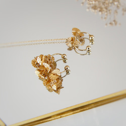 Ear cuff＊foglia d'oro＊ヨーロッパ製ファルファーレとgold spanglesのイヤーカフ　 2枚目の画像