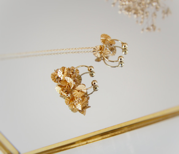 Ear cuff＊foglia d'oro＊ヨーロッパ製ファルファーレとgold spanglesのイヤーカフ　 2枚目の画像