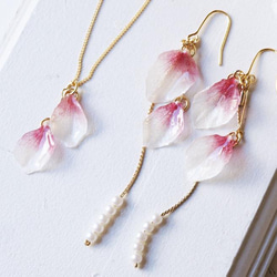 天然石 14kgf カービング ストロベリークォーツ ピアス ピアス（フック