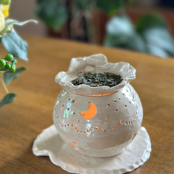 再販】海と三日月の灯りが揺れる真珠色に光る陶器の茶香炉 アロマ