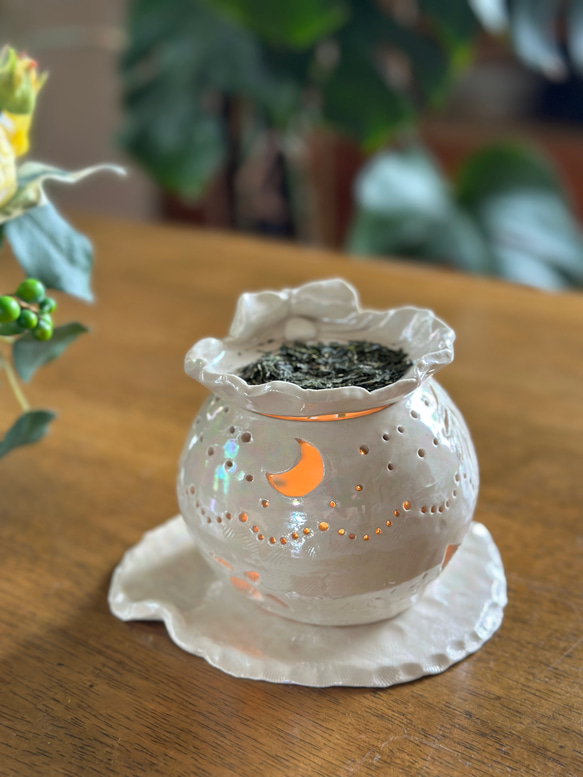 Goebel 陶器 アロマポット 印象派デザイン 再販】海と三日月の灯りが揺れる真珠色に光る陶器の茶香炉 アロマ