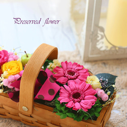 プリザーブドフラワーのガーベラバスケットアレンジ◆記念日☆誕生日プレゼントに 1枚目の画像