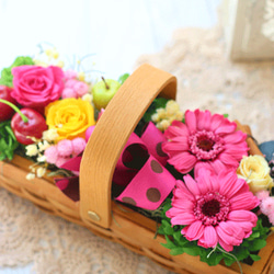 プリザーブドフラワーのガーベラバスケットアレンジ◆記念日☆誕生日プレゼントに 3枚目の画像