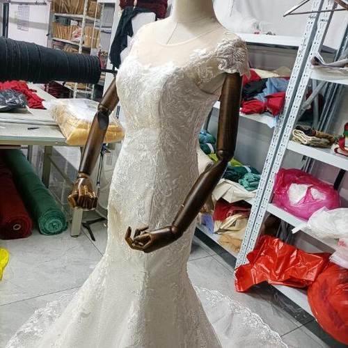 高品質！ホワイト ウエディングドレス 上品花レース 華やかな  