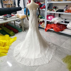 高品質！ホワイト ウエディングドレス  上品花レース 華やかな  プリンセスライン　マーメイド 3枚目の画像