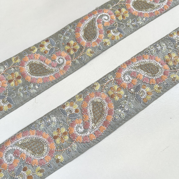 【50cm】インド刺繍リボン グレー　ペイズリー　シルク　VS372 1枚目の画像