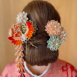 つまみ細工 髪飾り ／ オレンジ グリーン ／ 結婚式 成人式 卒業式