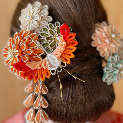 つまみ細工 髪飾り ／ オレンジ グリーン ／ 結婚式 成人式 卒業式