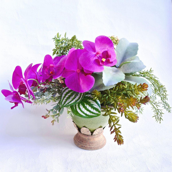 胡蝶蘭と多肉植物のアレンジメント 造花  豪華 華やか インテリア ピンク 上質 高級感 贈答 オフィスインテリア 8枚目の画像