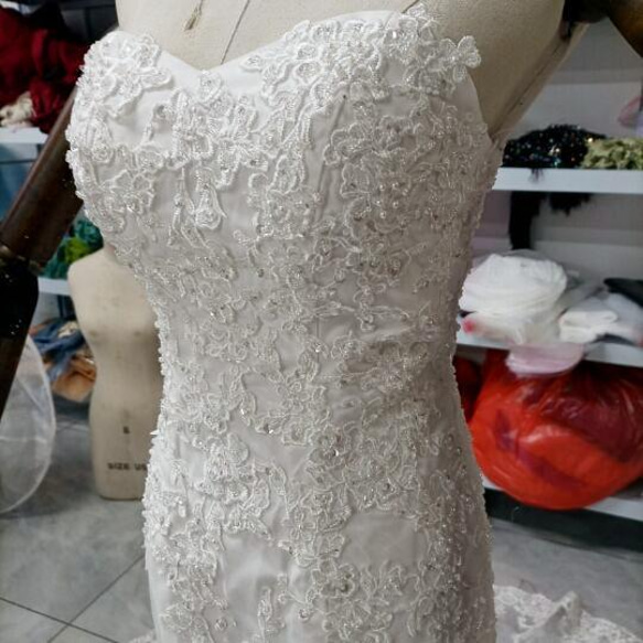 高品質！豪華！ウエディングドレス   ベアトップ    3D立体レース刺繍   華やかなトレーン  マーメイドライン 5枚目の画像