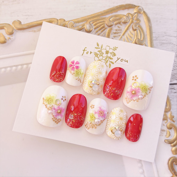 送料無料◆N様依頼品　サイズ変更　赤とピンクときみどりの桜と金の古典柄の和柄のネイルチップ♡25 7枚目の画像