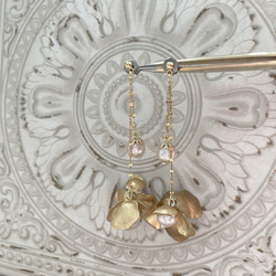 【USA真鍮#01】ロングピアス ゆらゆら揺れる真鍮フラワー パール ピアス イヤリング 結婚式 ウェディング 3枚目の画像