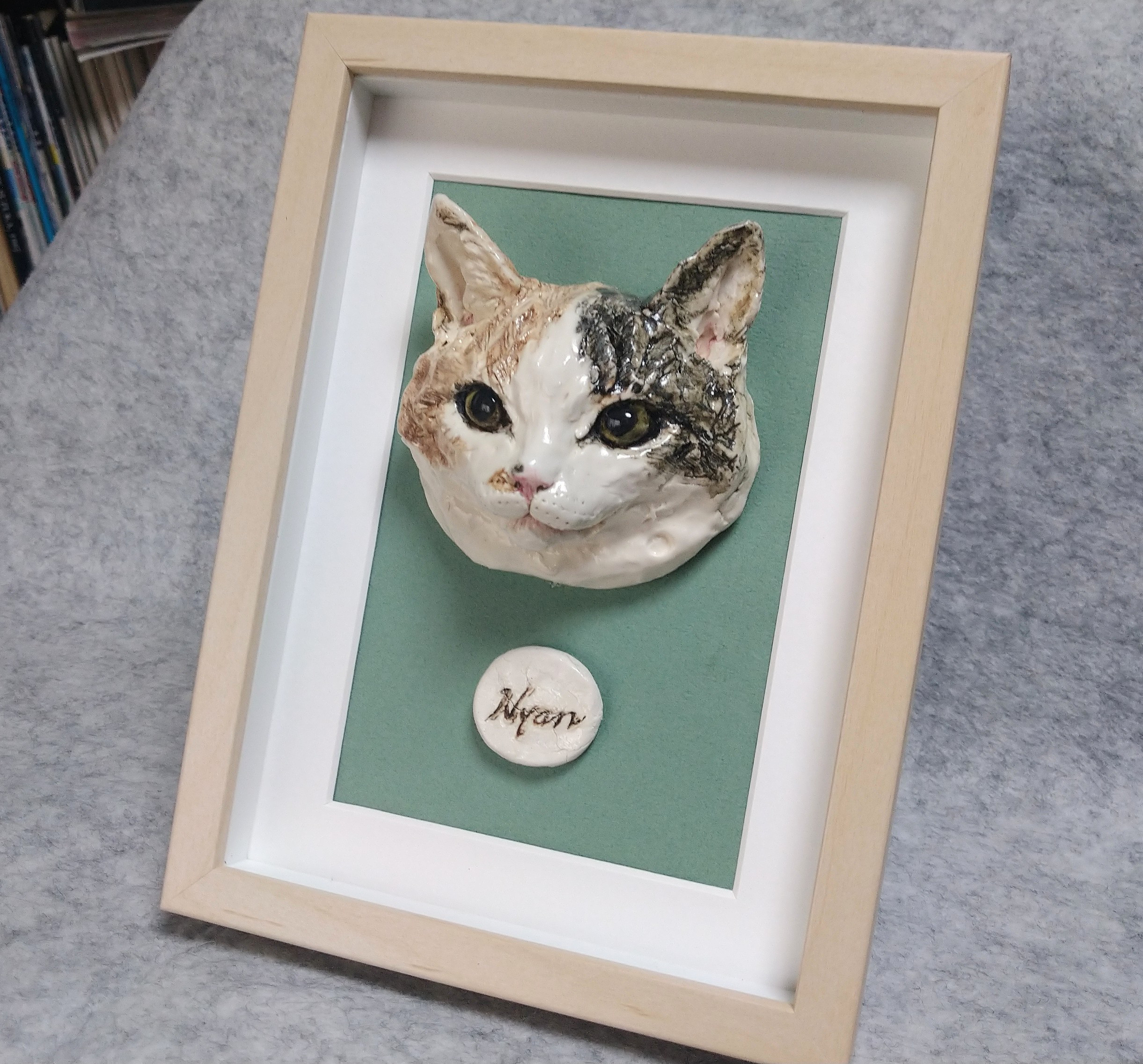 うちの子で額装レリーフオーダーのご案内。（参考三毛猫さん）