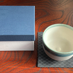 抹茶碗【白萩マットに青ガラス釉】紙箱付 6枚目の画像