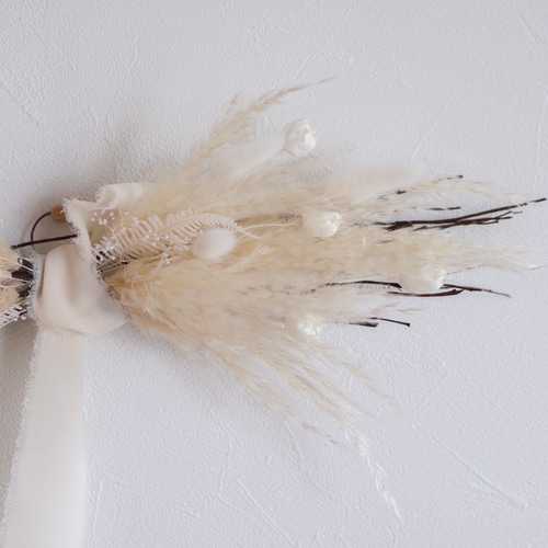 再販】パンパスグラスのドライフラワー横長スワッグ(壁掛け)バースデー