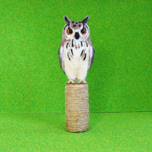 羊毛フェルト製フクロウの置物 アメリカワシミミズクホワイト19