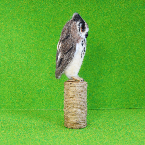 羊毛フェルト フクロウの置物　アメリカワシミミズク 羊毛フェルト フクロウの置物 アメリカワシミミズク - メルカリ