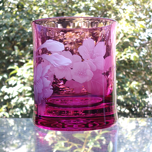 作家作品 ガラス花瓶 桜 お値下げしました。オークションしています‼️‼️ 再販】「桜」 ロックグラス サンドブラスト グラス 恋するグラスたち